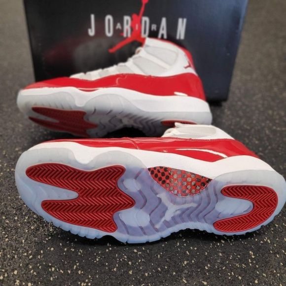 Jordan 11 “Cherry” Varsity Red CT8012-116 - Picture 7 of 8